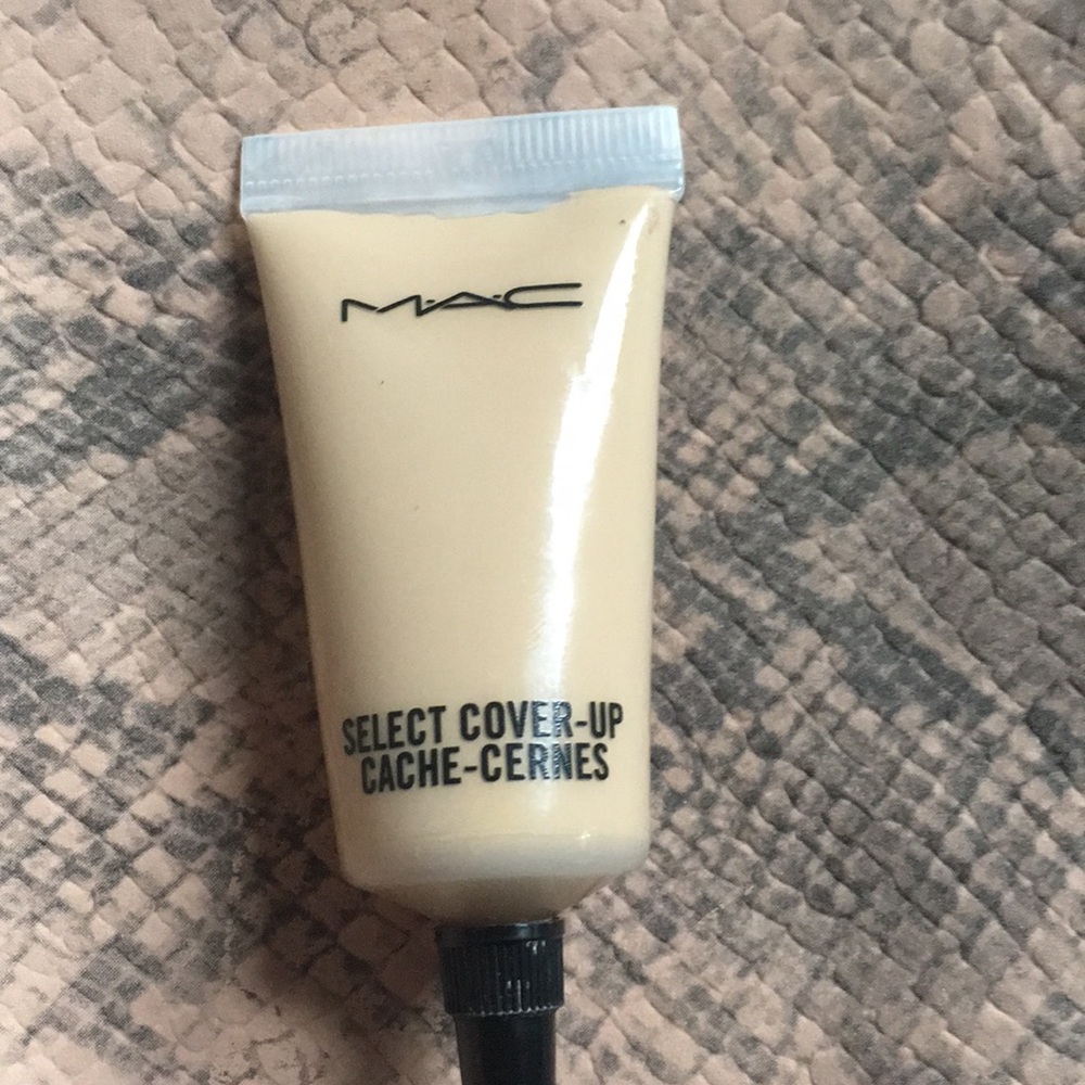 MAC concealer